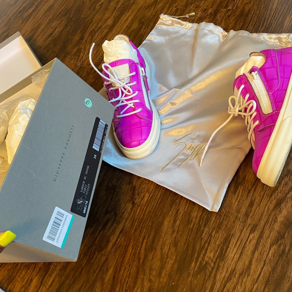 Worn twice come with original box!
